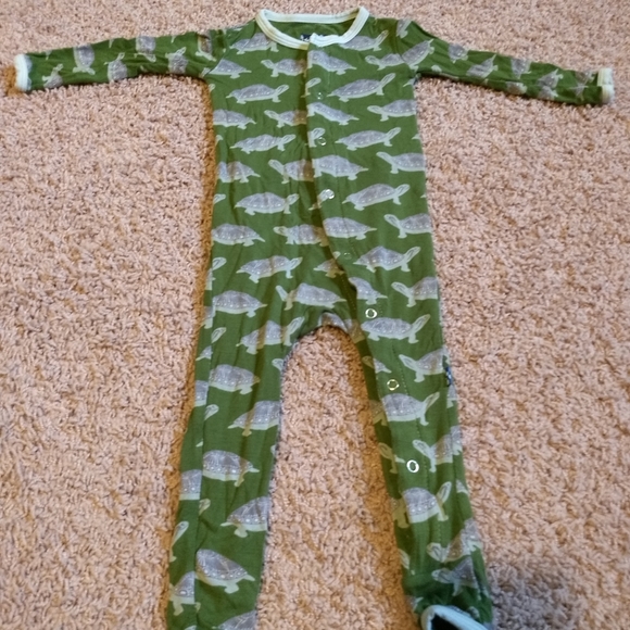 Kickee Pants Other - Kickee Pants one-piece sleeper in turtle print